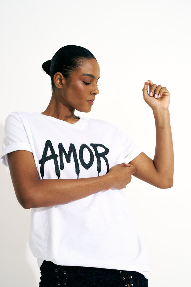 Tee AMOR Fundo Branco