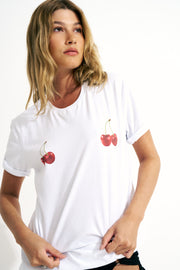 ⁠Tee Cereja Fundo Branco