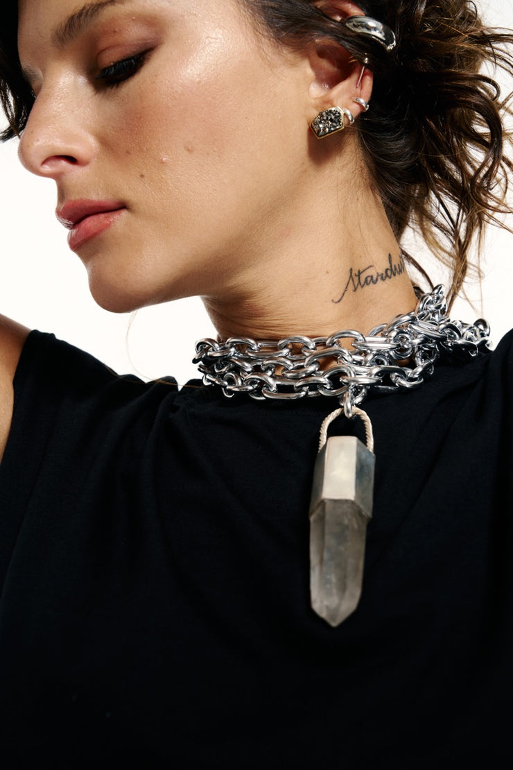Corrente com pingente em cristal bruto